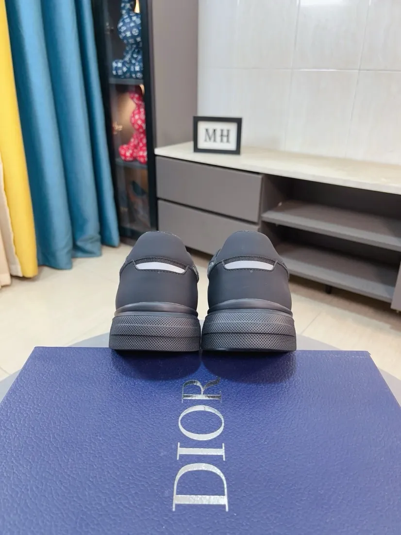 Men's shoes 💰400🌹🌹【Dior】Best-selling official website world premiere 🔝High-end men's shoes brand official website latest series: uppers are made of imported cowhide with special fabrics➕mesh breathable lining. Make walking more convenient and comfortable! Compared with the official quality, Midea’s 1:1 replica. Create a fashionable personality to set off your uniqueness! A must-have for trendy men! Classic style. Men's sizes: 38-44.